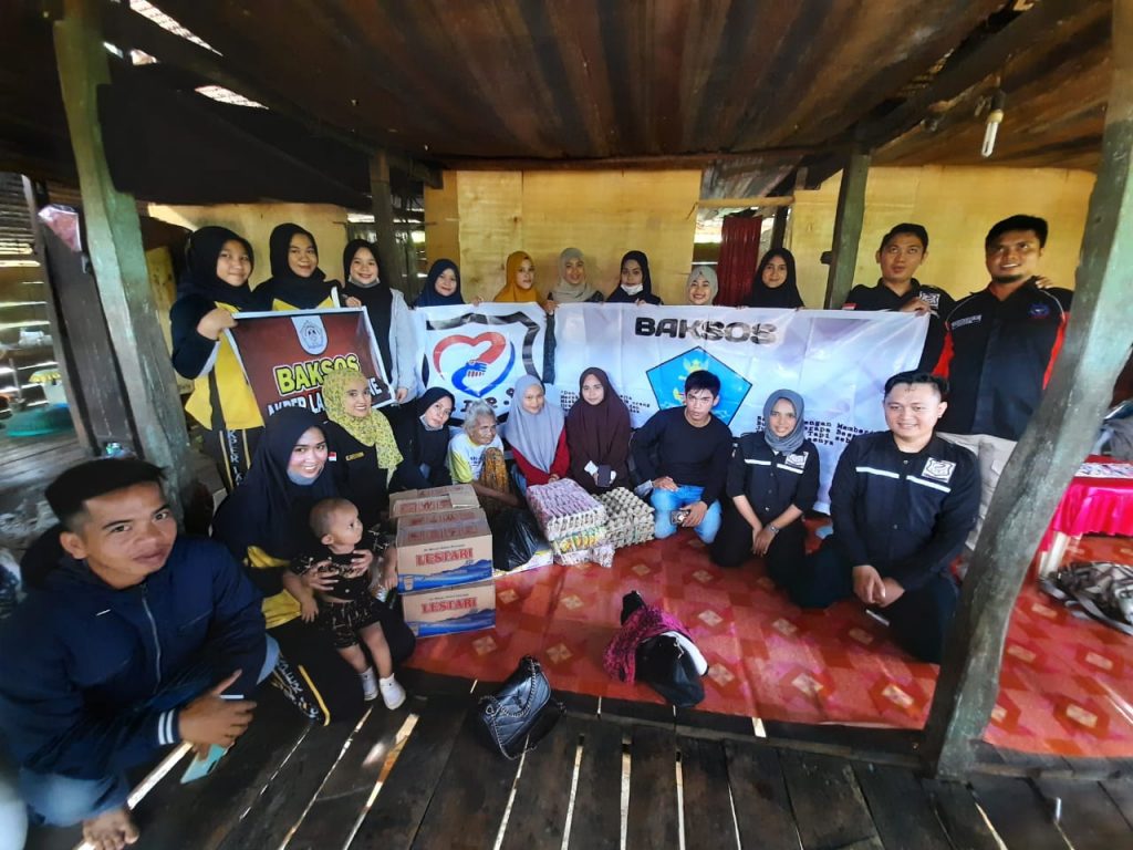 Bakti Sosial BEM Akper Lapatau Bone Dan Solidaritas Insan Peduli Sesama (SIPS)