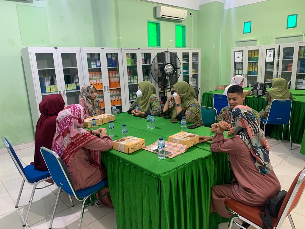 STUDI BANDING  AKPER DAN AKBID LAPATAU BONE DENGAN IIK KESDAM XIV/HSN