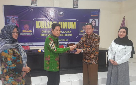 Foto Bersama Ketua Yayasan dan Rektor